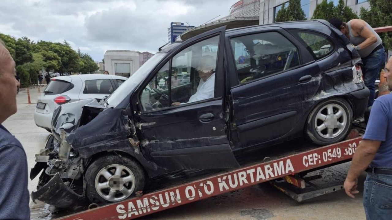 Pes Dedirten Kaza Sürücü Hurda Aracından Inmeden Doktor Randevusuna Gitti (1)