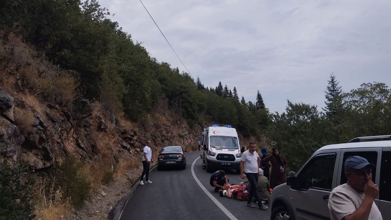 Pınarbaşı–Azdavay Yolunda Kaza Yaralılar Hastaneye Kaldırıldı (1)