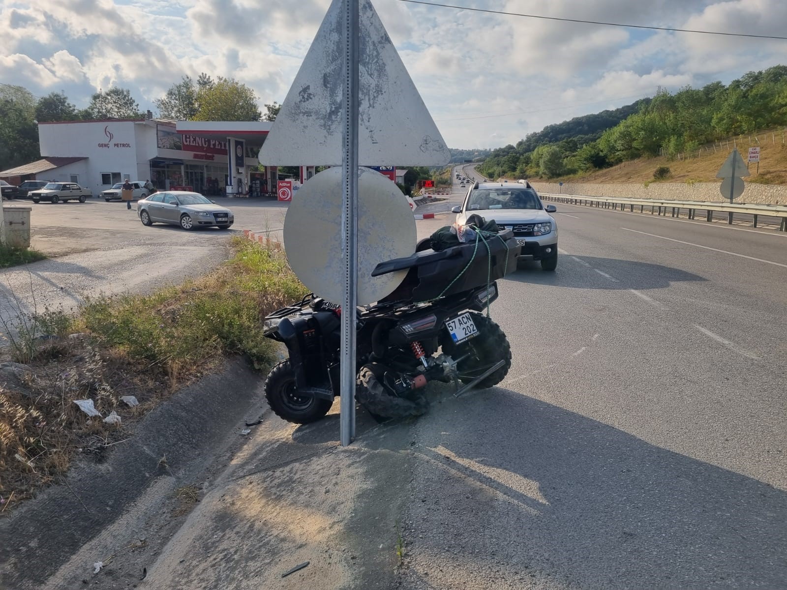 Polisin 'Dur' Ihtarına Uymadı Meydana Gelen Kazada 2 Yaralı Var! 12