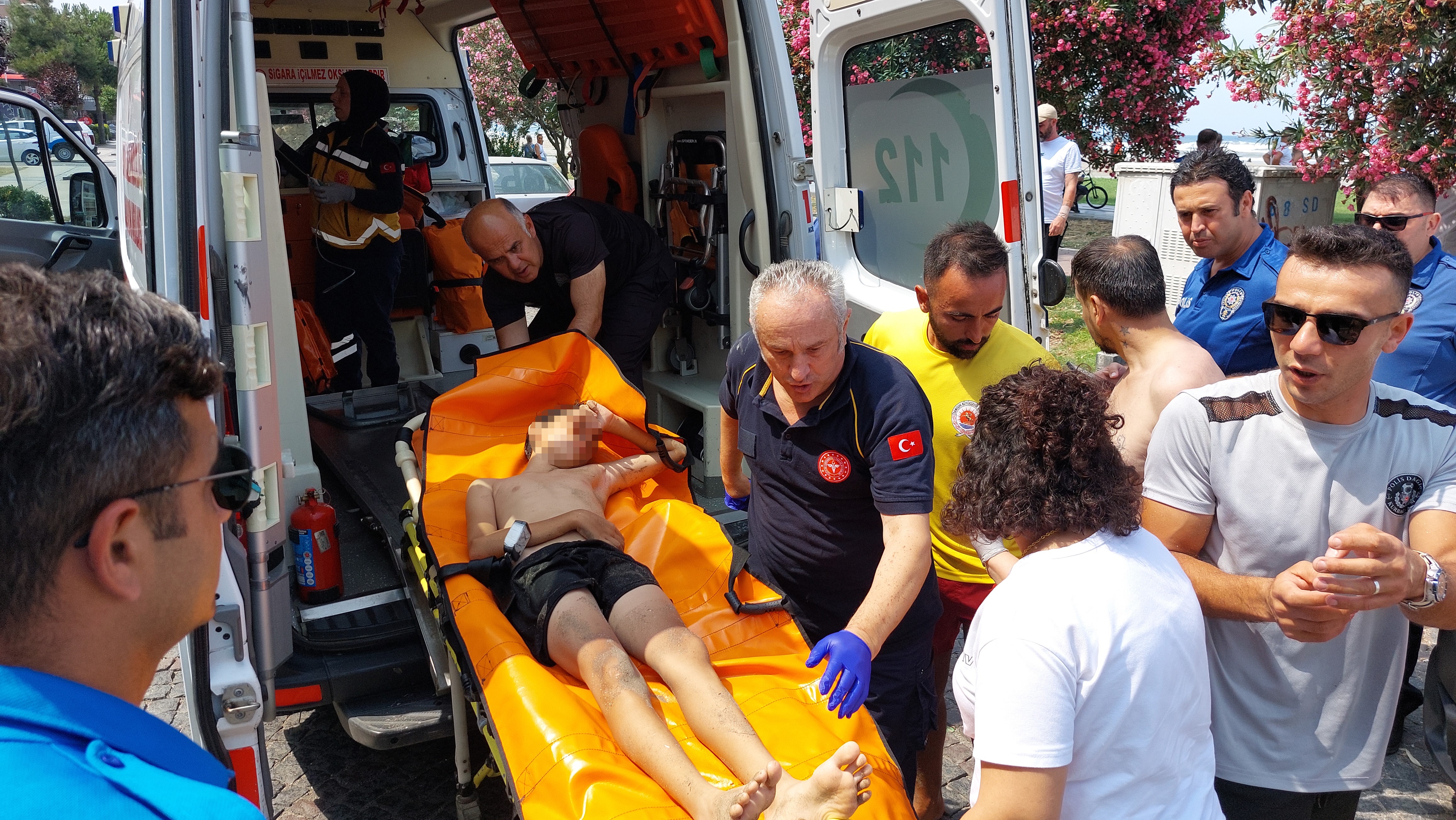 Son Anda Kurtuldu Boğulma Tehlikesi Geçiren Çocuğu Babası Kurtardı! 1