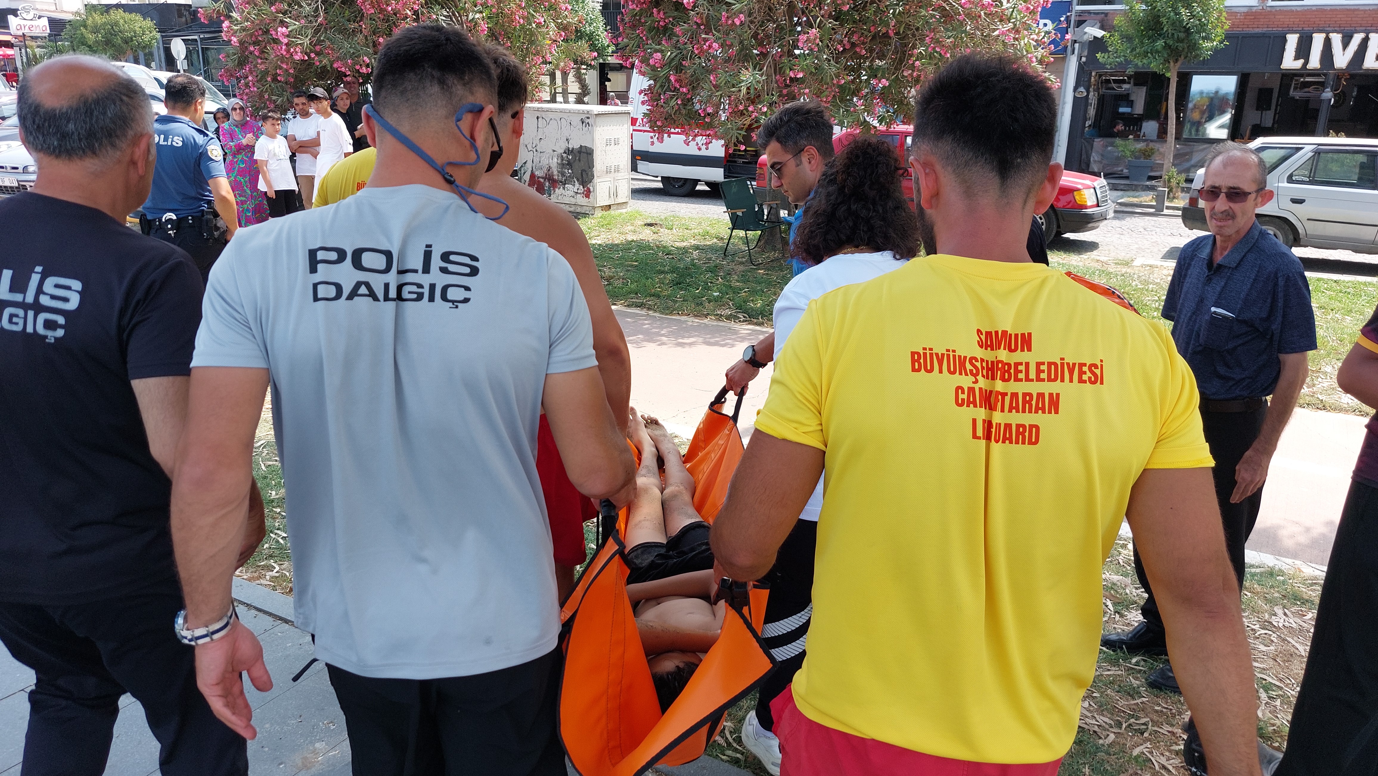 Son Anda Kurtuldu Boğulma Tehlikesi Geçiren Çocuğu Babası Kurtardı! 3