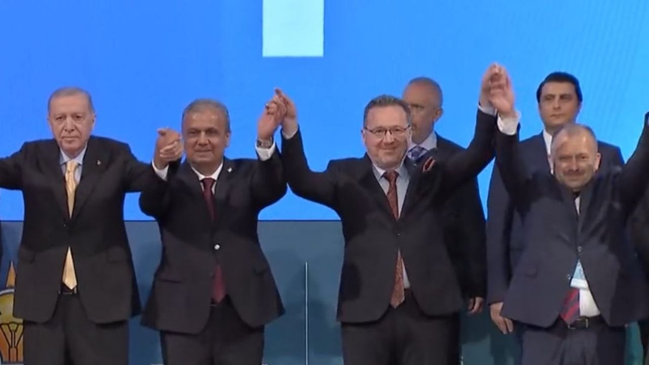 Son Dakika Cumhurbaşkanı Erdoğan, Bozkurt Belediye Başkanı’na Ak Parti Rozetini Taktı (4)