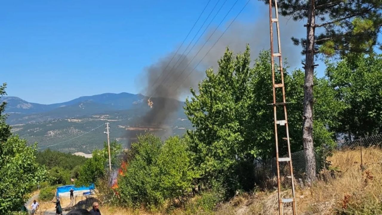 Son Dakika Kastamonu’da Orman Yangını Paniği Ekiplerin Zamanında Müdahalesi Hayat Kurtardı (4)