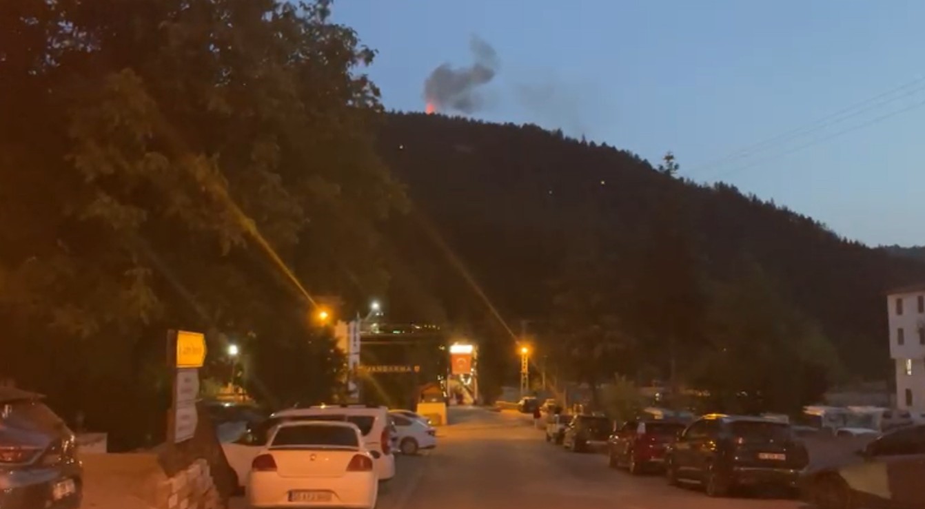 Son Dakika Kastamonu'da Türbede Çıkan Yangın Ormana Yayıldı! (Detaylar) 3