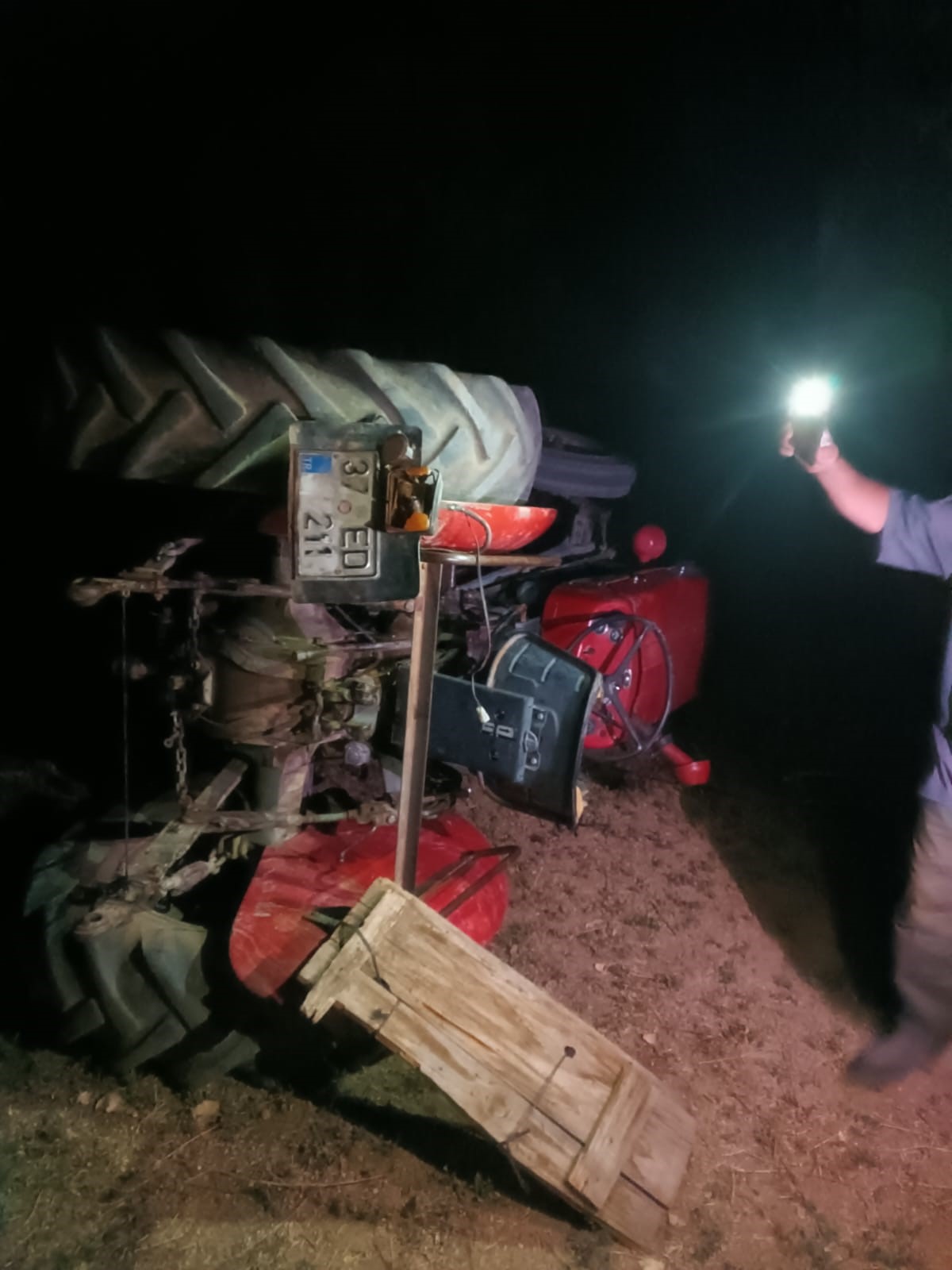 Son Dakika Taşköprü'de Devrilen Traktörde 2 Yaralı Var!