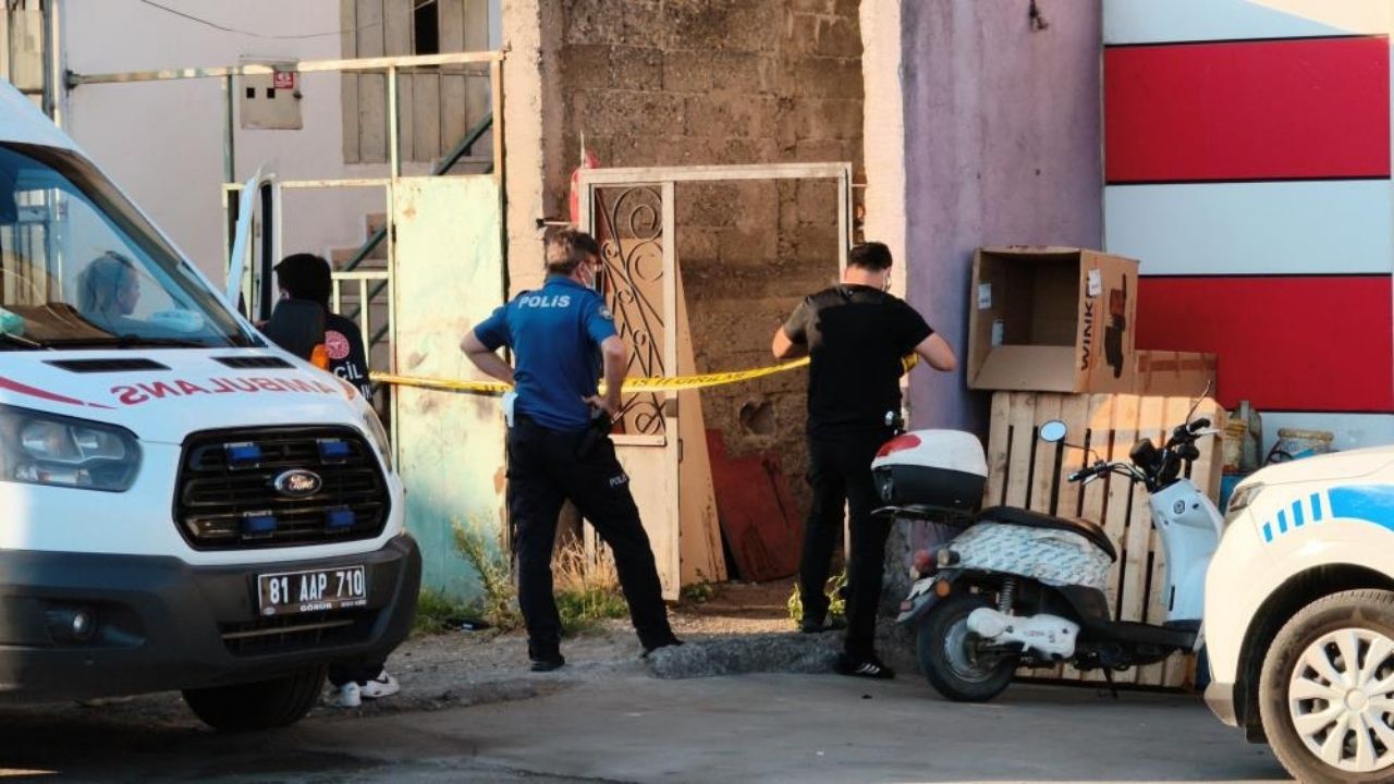 Şüpheli Ölüm Yalnız Yaşayan Adam Evinde Cansız Bulundu (2)