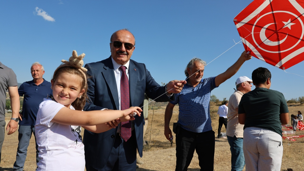 Taşköprü Ilçesinde Uçurtma Şenliği (2)