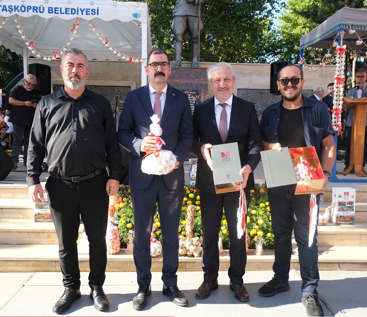Taşköprü Kaymakamı'ndan İl Müdürü'ne Anlamlı Plaket! 2
