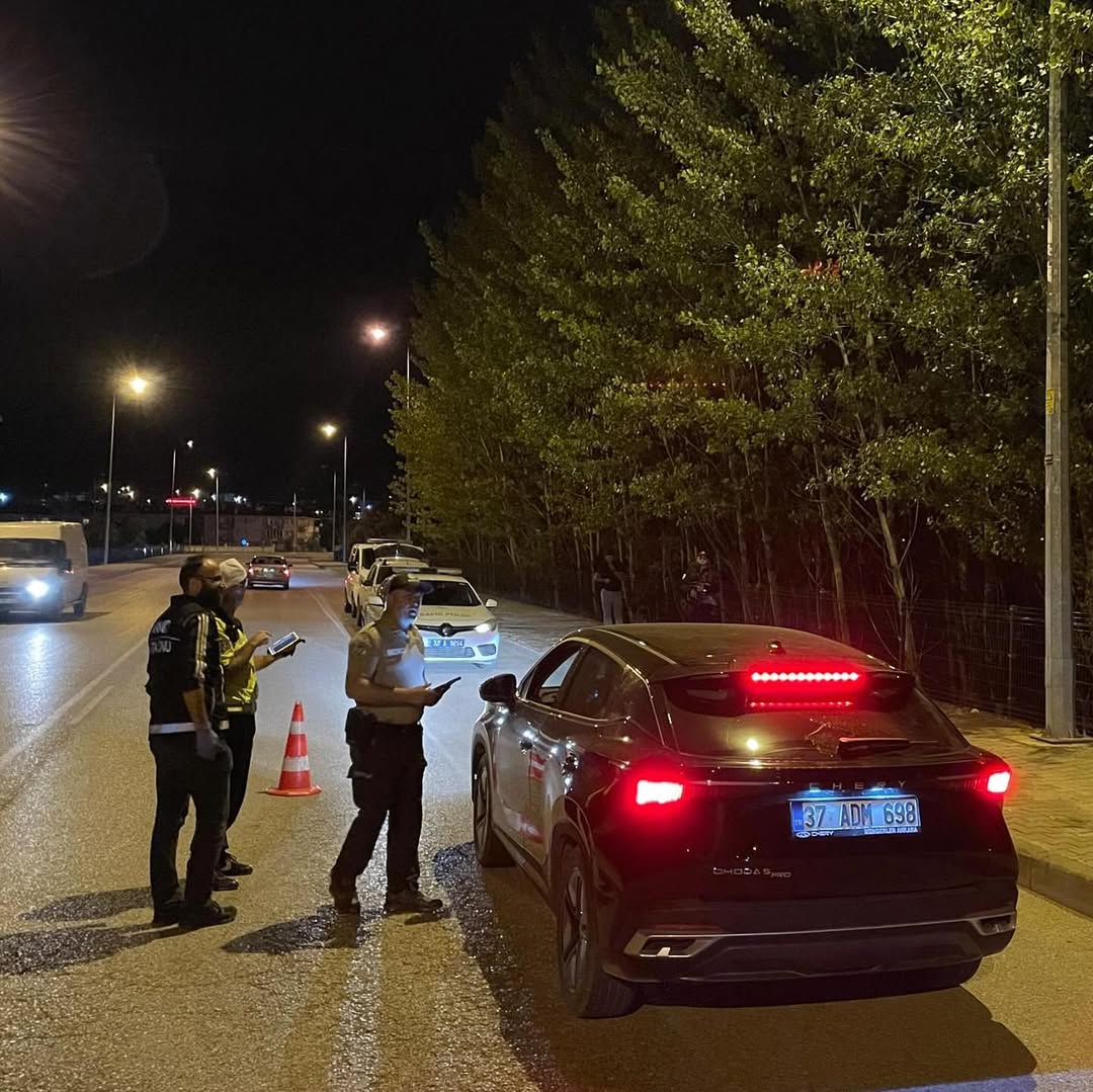 Taşköprü'de 252 Şahıs Ve 45 Araç Kontrol Edildi 7