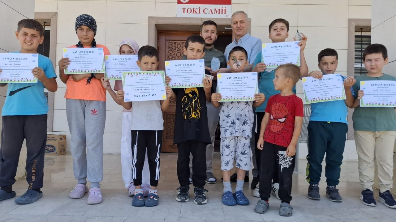 Taşköprü'de Örnek Muhtar Kur’an Kursu Öğrencilerine Belge, Hocalara Plaket (2)