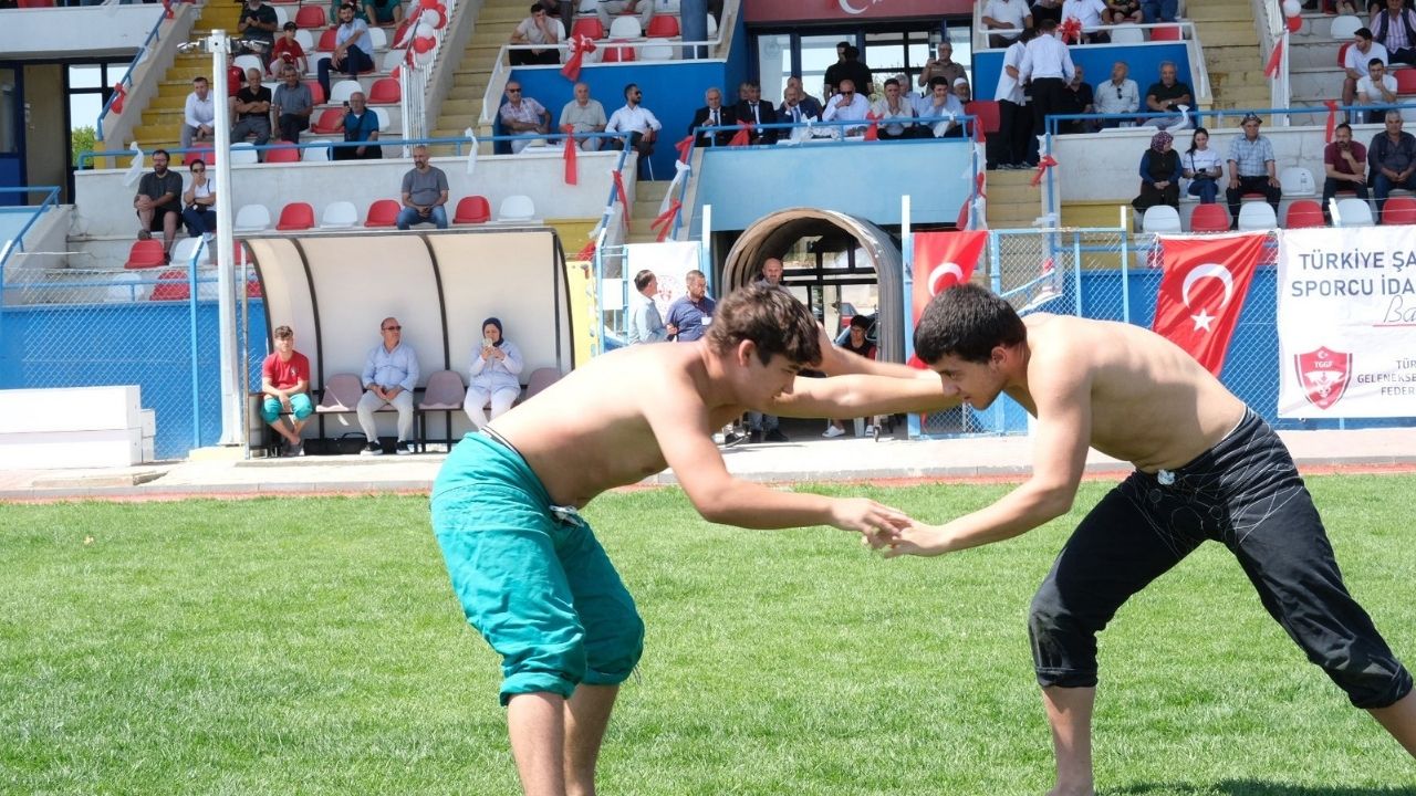 Taşköprü’de Tarihi An Genç Pehlivanlar Türkiye Şampiyonluğu İçin Minderde (4)