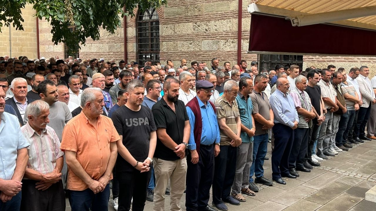 Taşköprü’nün Tanınan Esnafı İdris Yamak Son Yolculuğuna Uğurlandı (1)