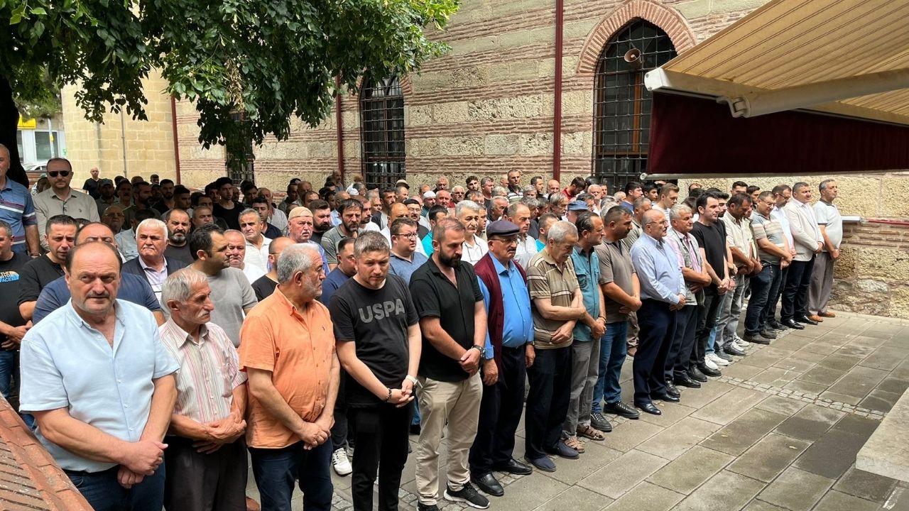 Taşköprü’nün Tanınan Esnafı İdris Yamak Son Yolculuğuna Uğurlandı (5)