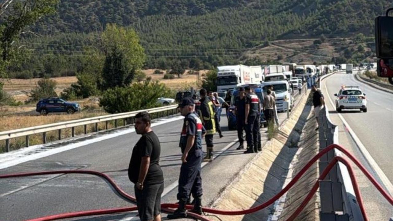 Tosya D100’De Dehşet Anları Seyir Halindeki Tır Alev Topuna Döndü! (Detaylar) (4)