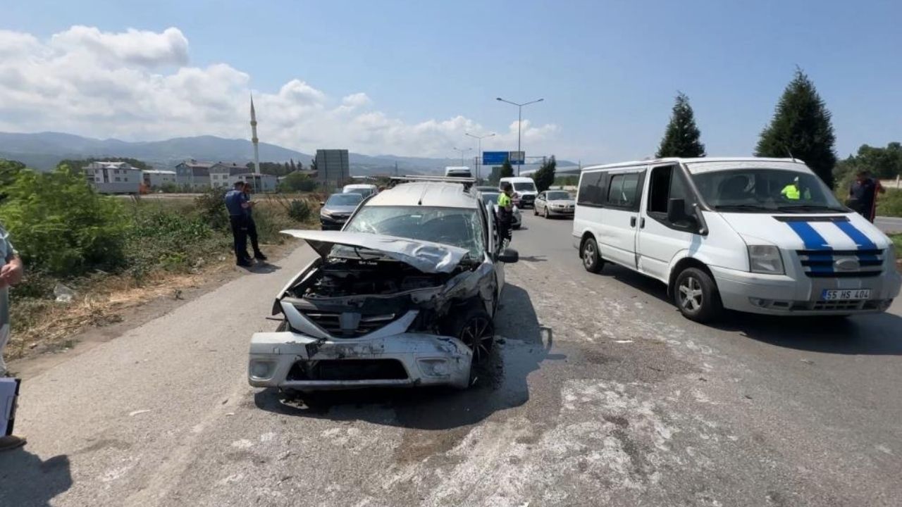 Üç Araç Çarpıştı Zincirleme Kazada Çok Sayıda Yaralı! (1)