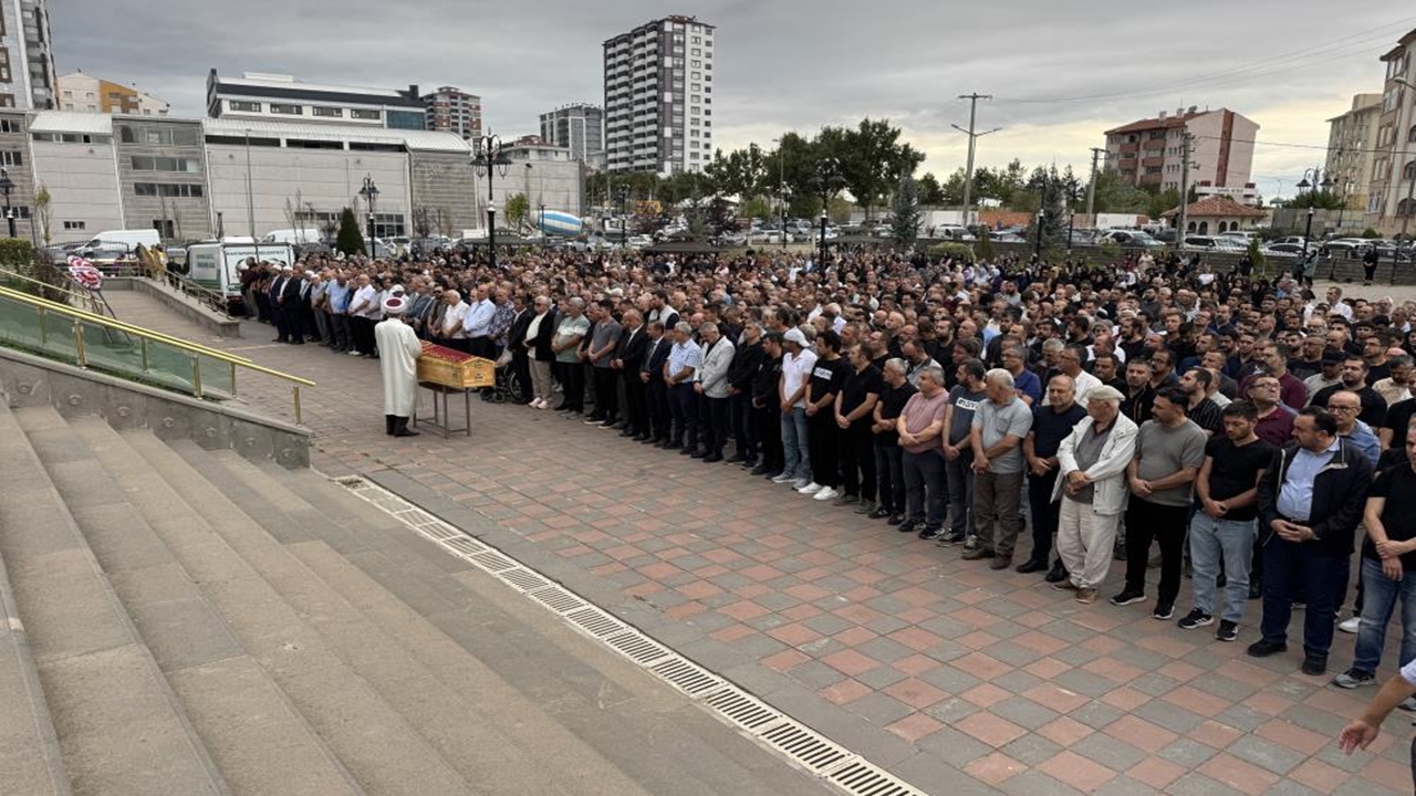 Yağmur Pehlivanlı Cenaze Namazı (2)