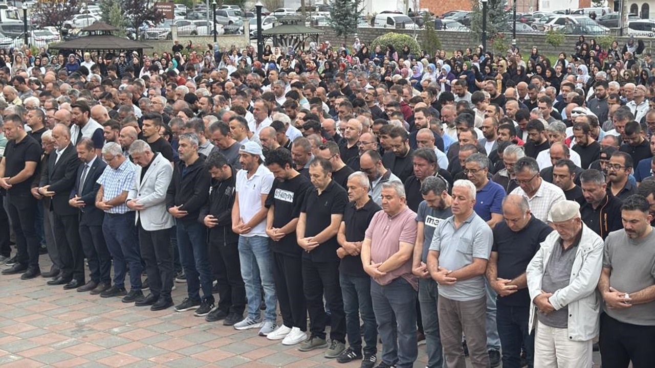 Yağmur Pehlivanlı Cenaze Namazı (3)