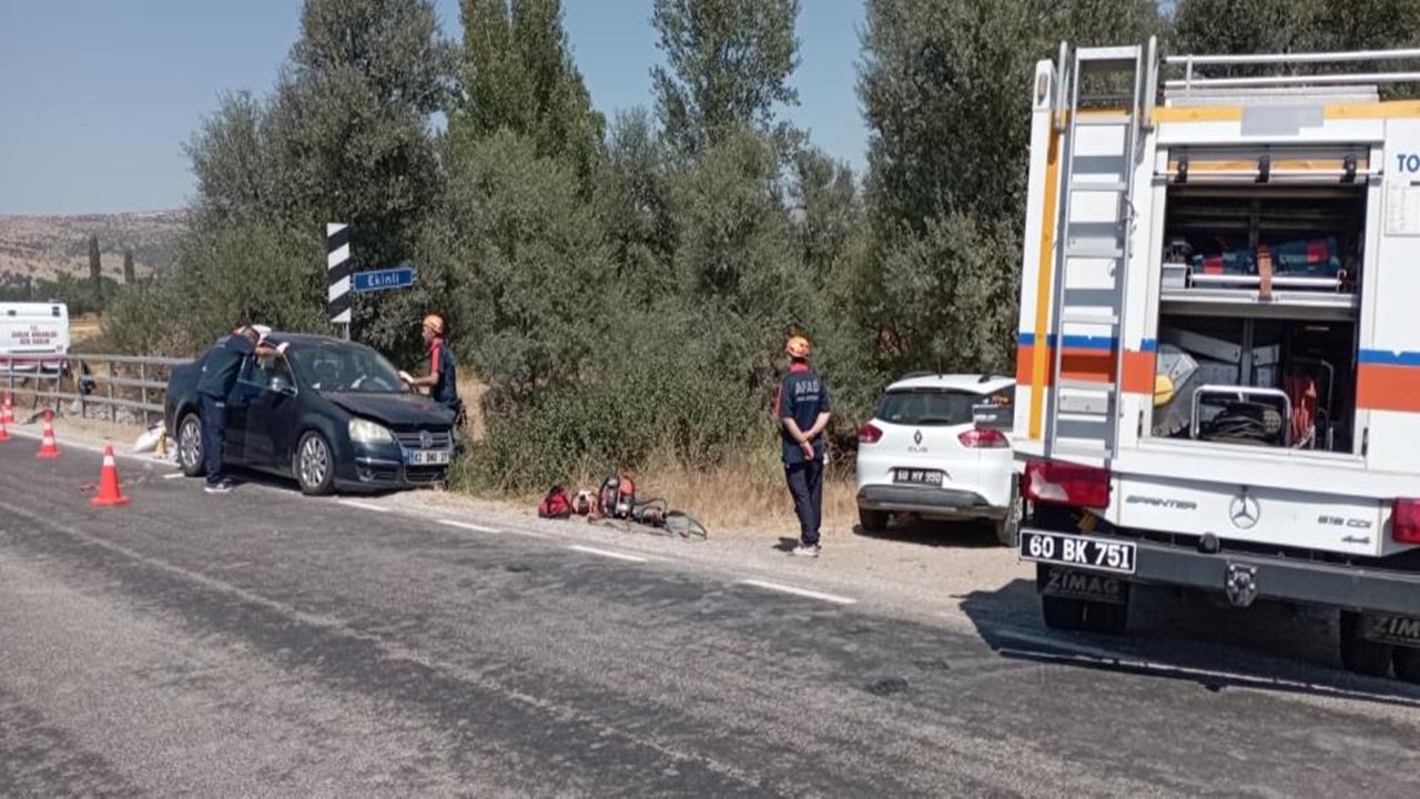 Bariyerlere Çarptı Feci Kaza (4)
