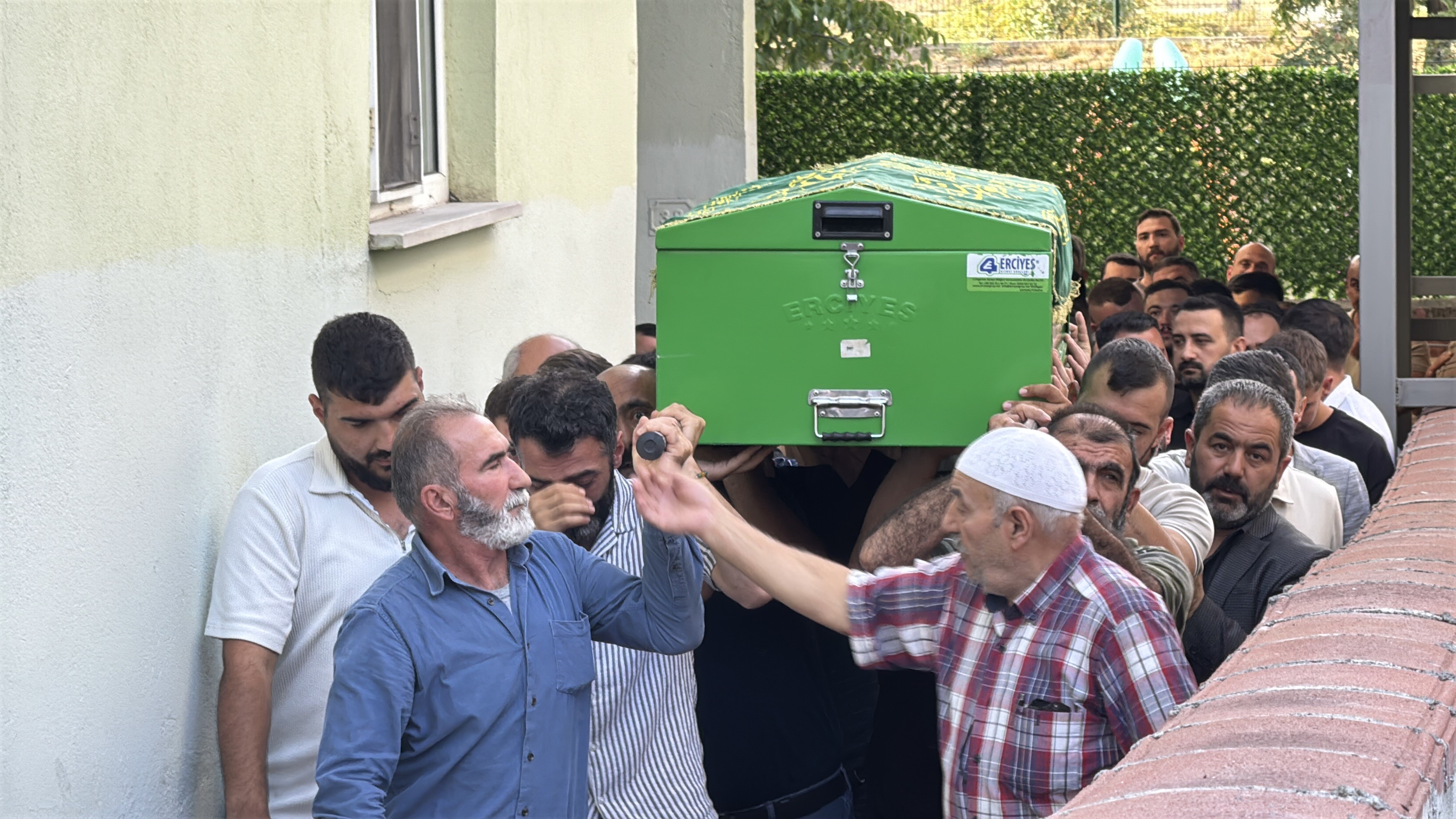 Bıçaklı Kavgada Ölen 26 Yaşındaki Genç Son Yolculuğuna Uğurlandı 2
