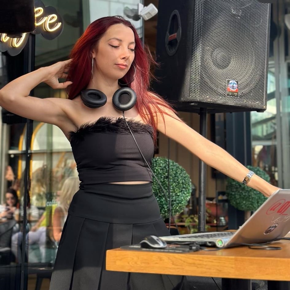 Dj Elif Özcan (1)