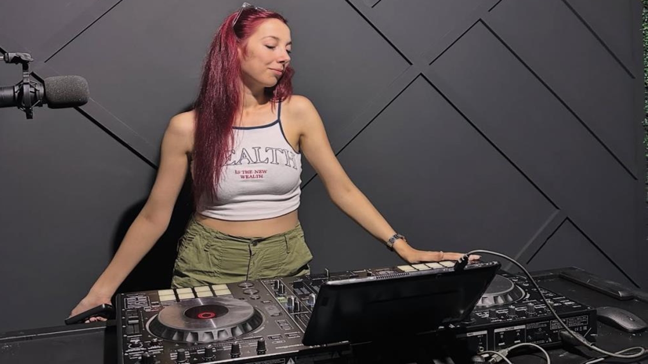 Dj Elif Özcan (2)