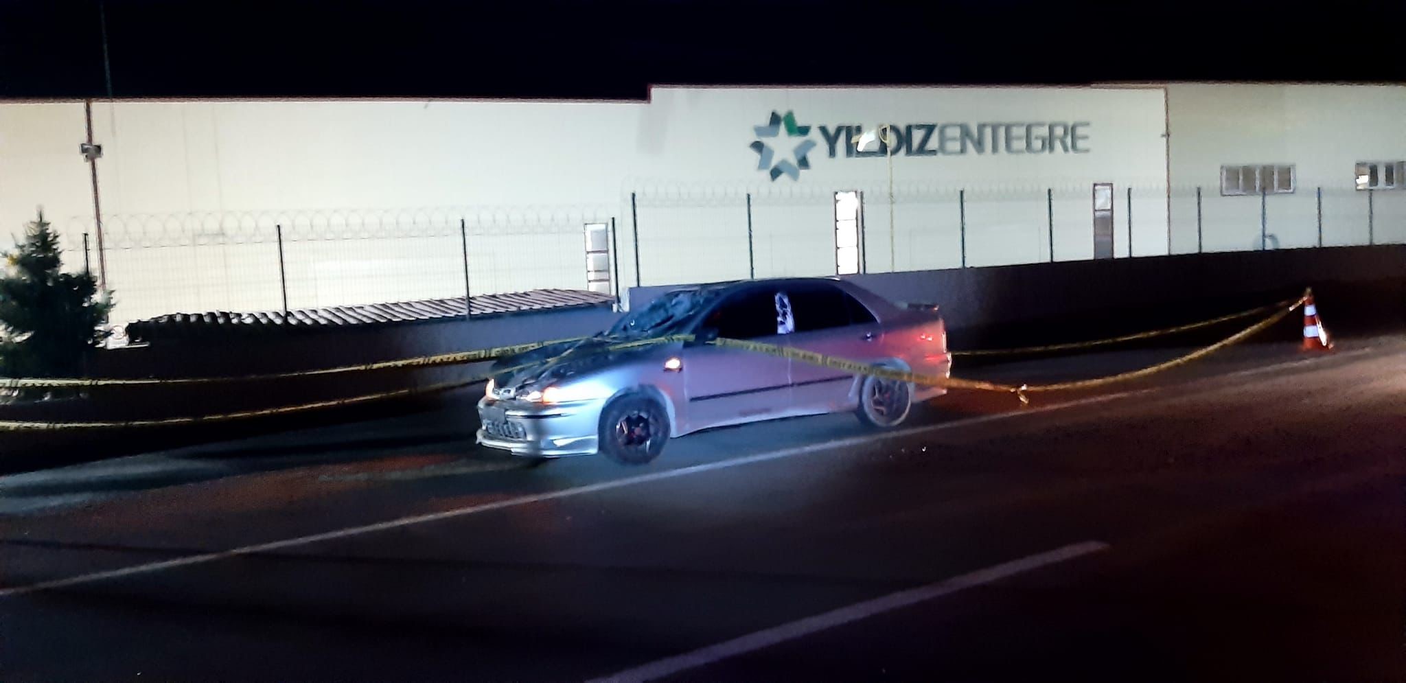 Feci Kaza Otomobilin Çarptığı Tır Sürücüsü Yaşamını Yitirdi 3