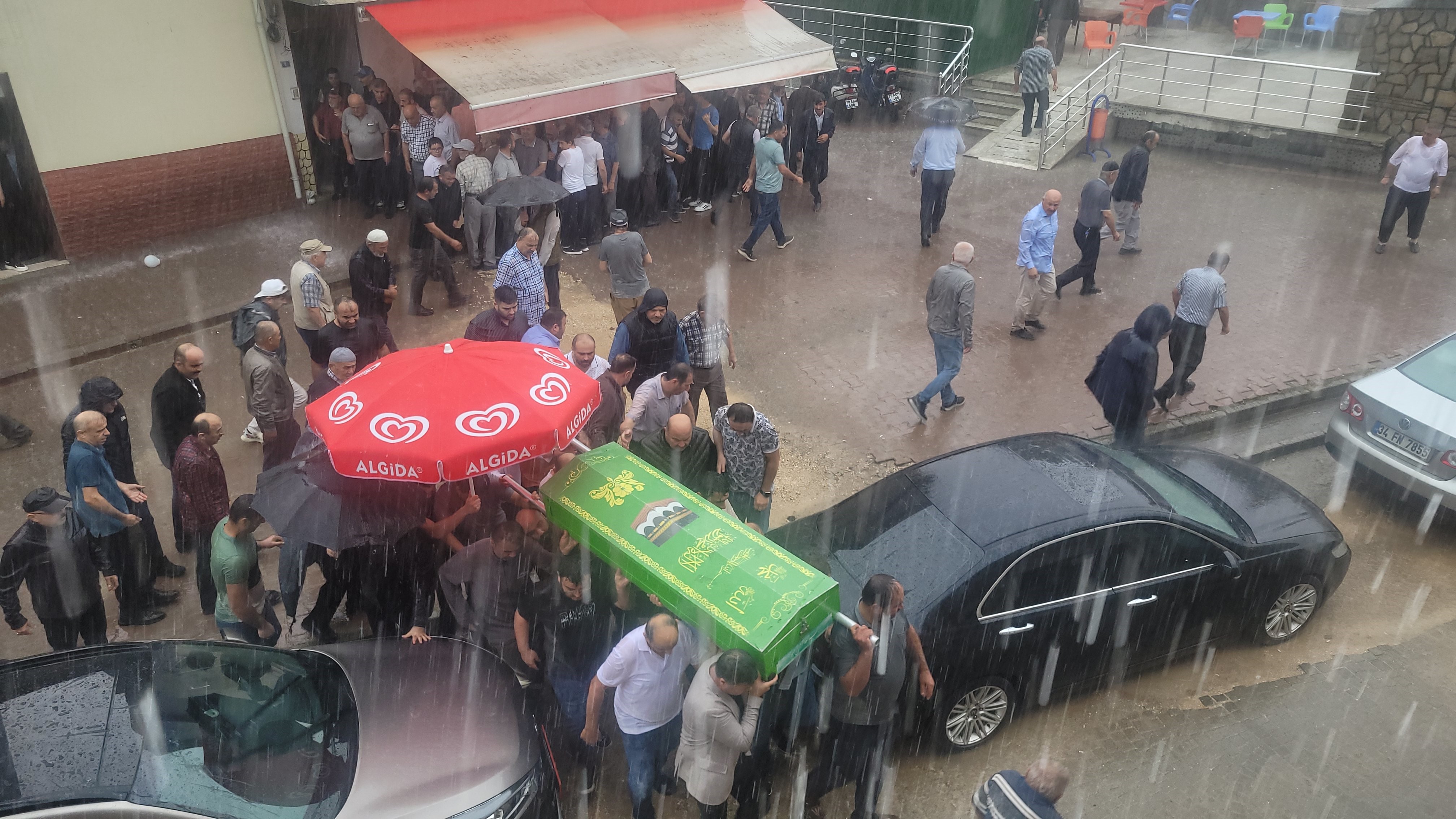 Feci Kazada Hayatını Kaybeden Sürücü Toprağa Verildi 2