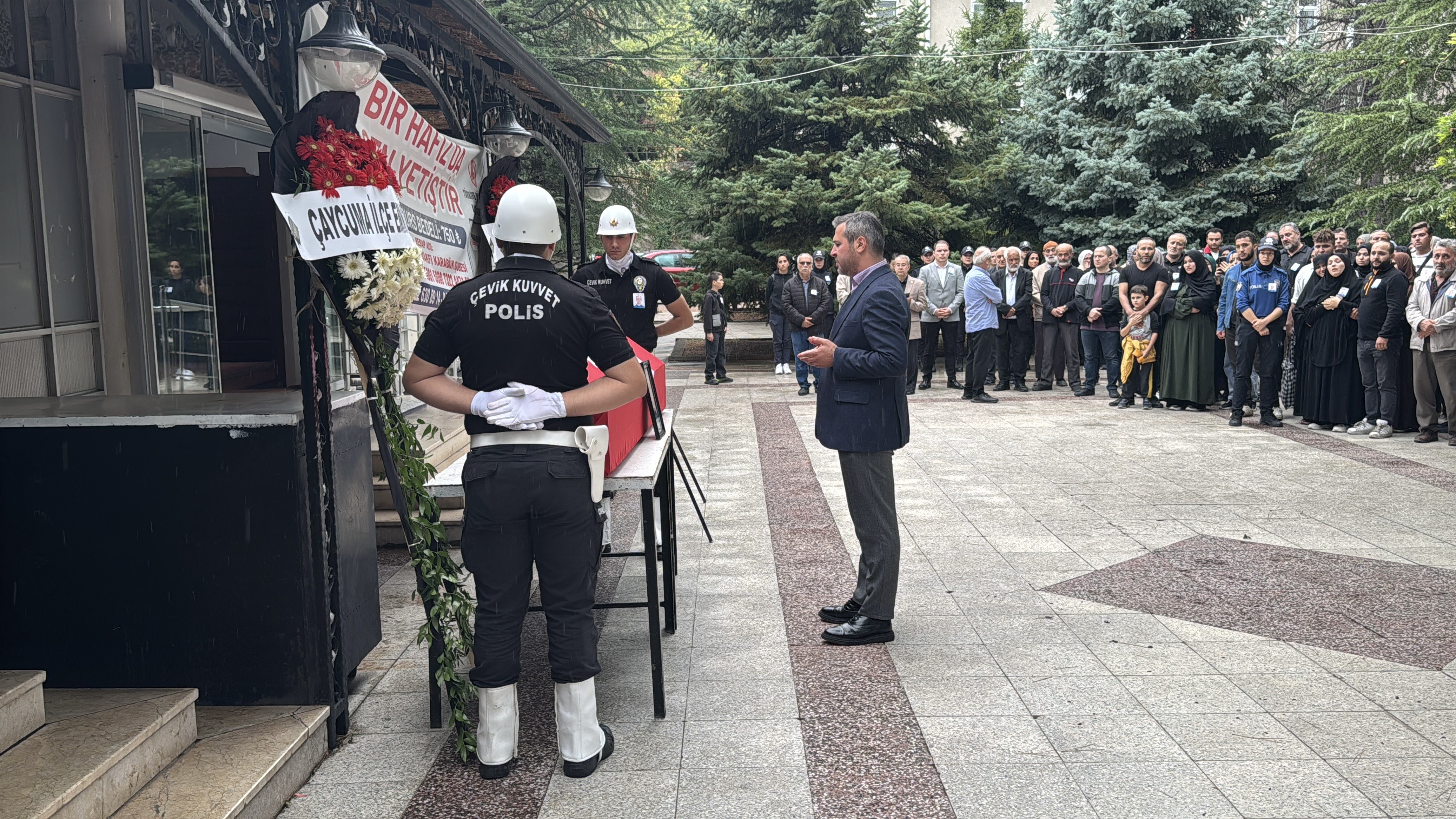 Feci Kazada Yaşamını Yitiren Polis Memuru Son Yolculuğuna Uğurlandı 3