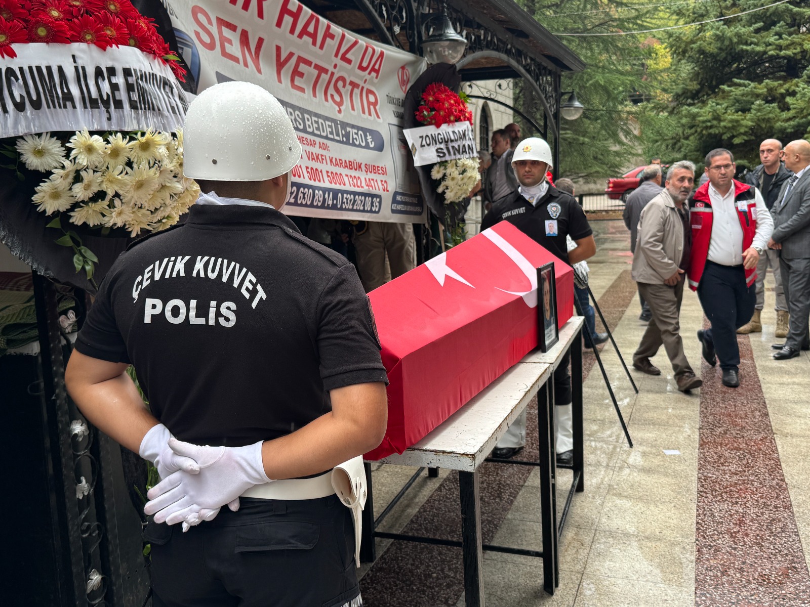 Feci Kazada Yaşamını Yitiren Polis Memuru Son Yolculuğuna Uğurlandı 400