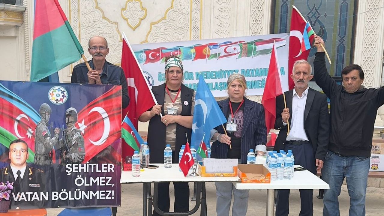 Gebze’de Karabağ Şehitleri İçin Helva Dağıtıldı (1)