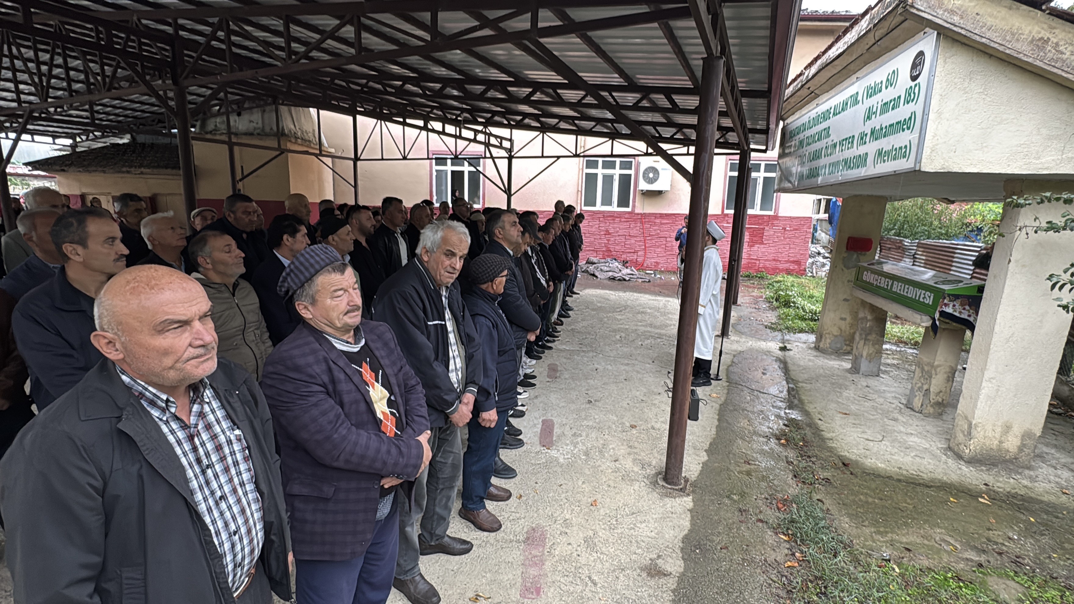 Henüz 24 Yaşındaydı Bıçaklı Kavgada Yaşamını Yitiren Genç Kadın Toprağa Verildi 3