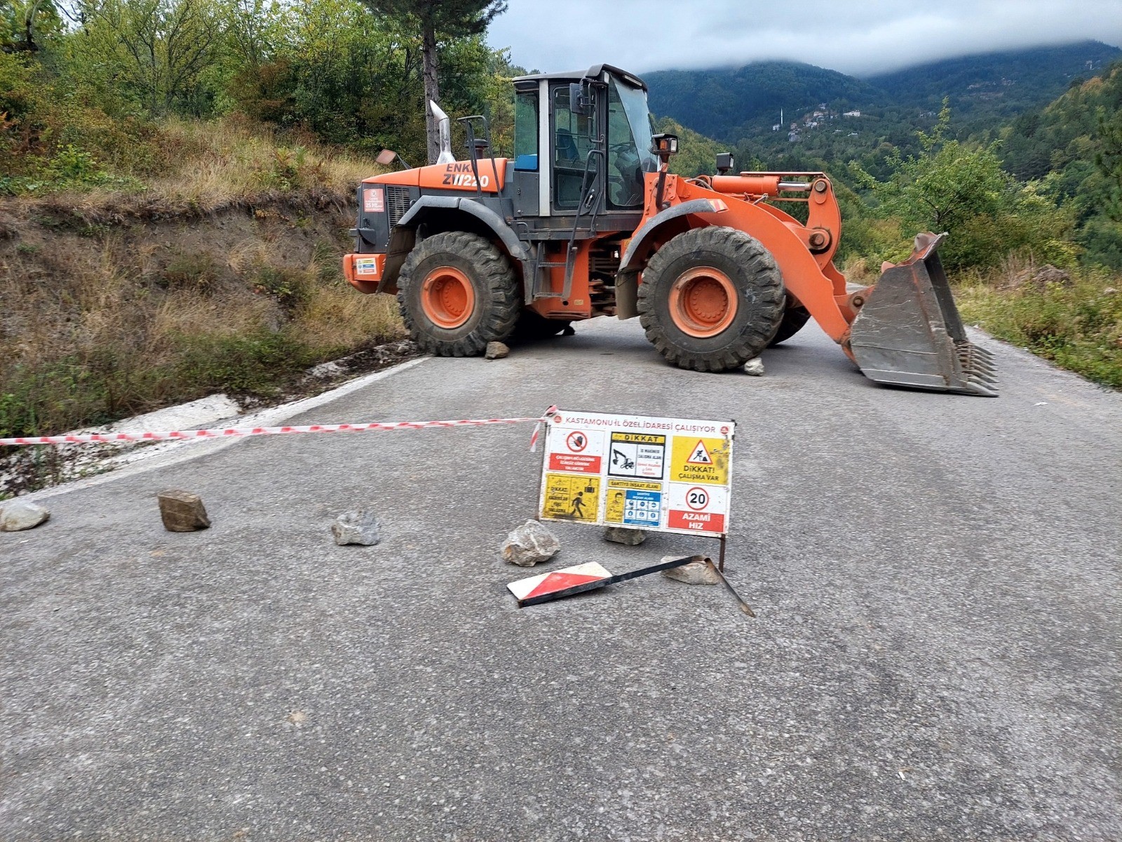 Heyelan Kastamonu'nun Köy Yolunu Ulaşıma Kapattı 4