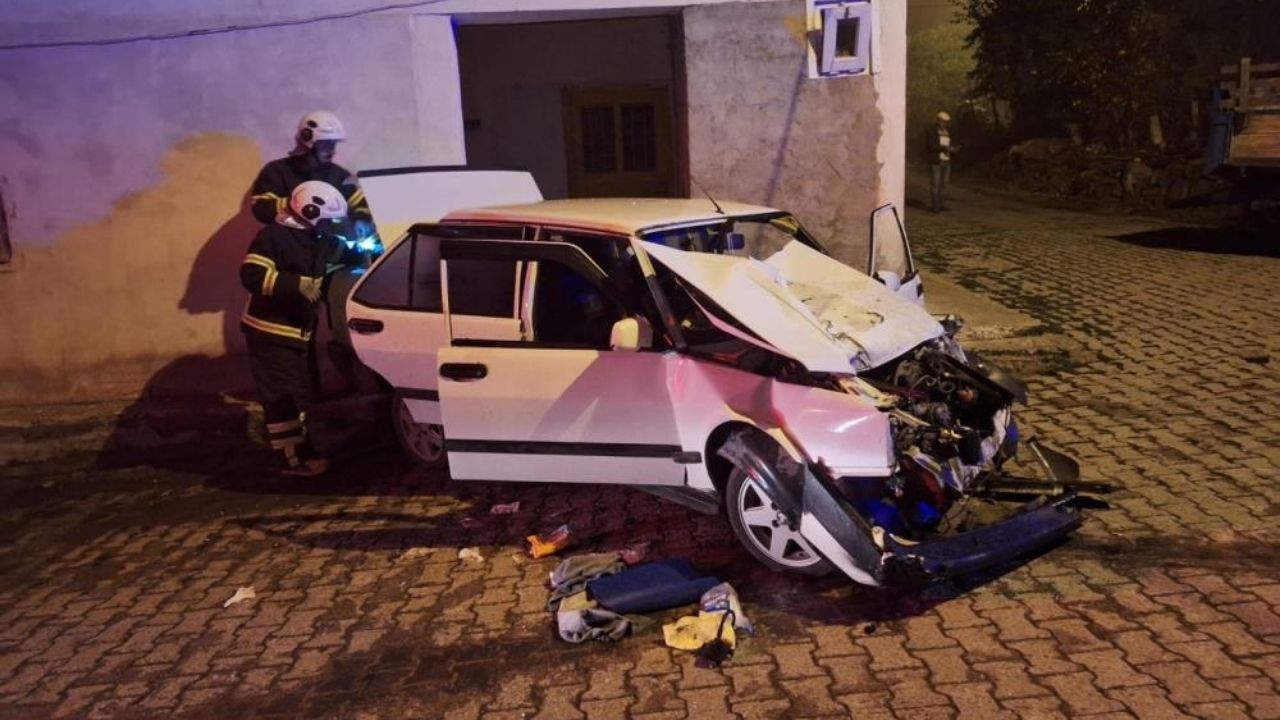 Hurdaya Dönen Araç 23 Yaşındaki Gence Mezar Oldu (1)