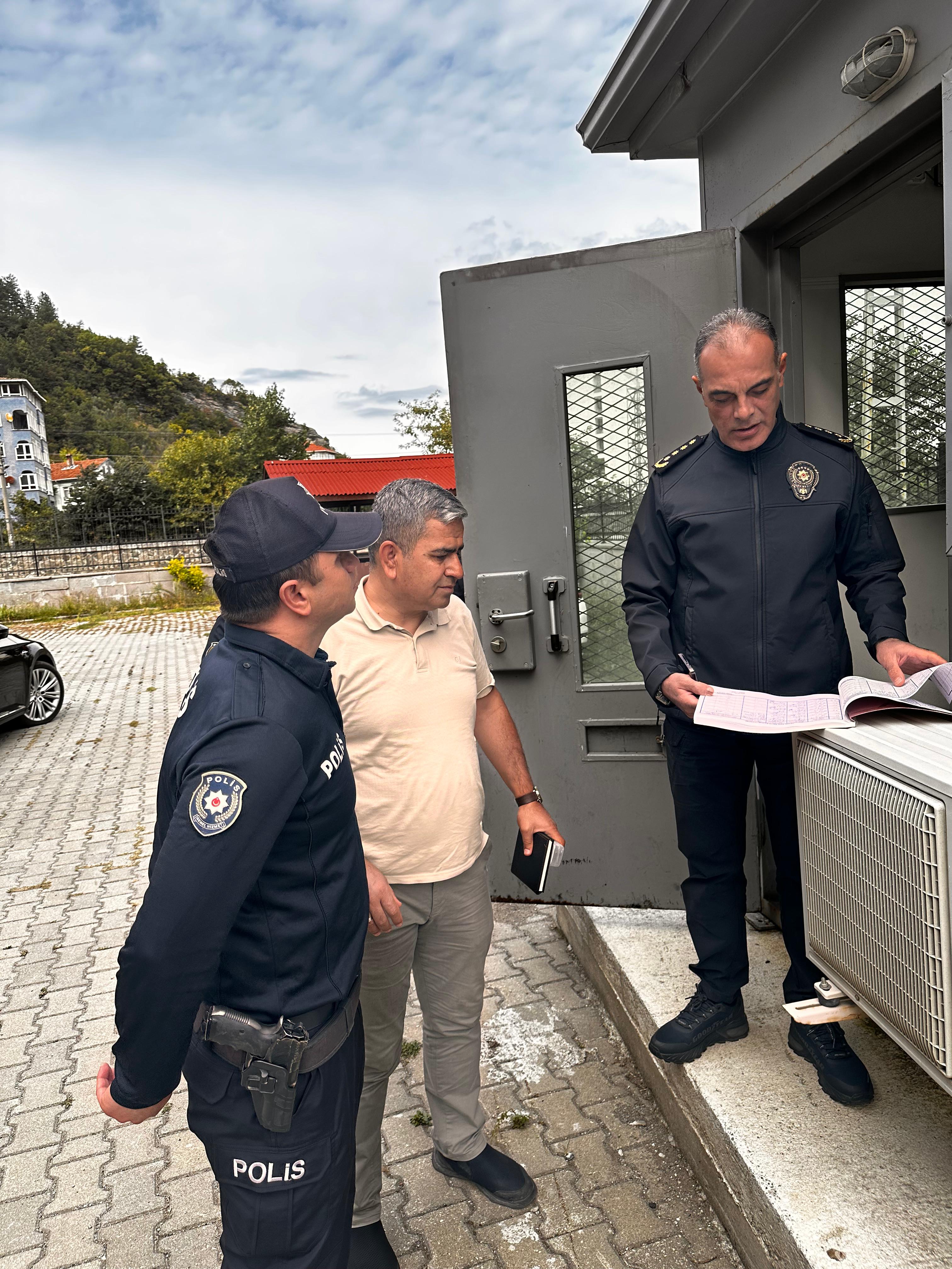 İl Emniyet Müdürü Kastamonu'nun Ilçelerinde Incelemelerde Bulundu