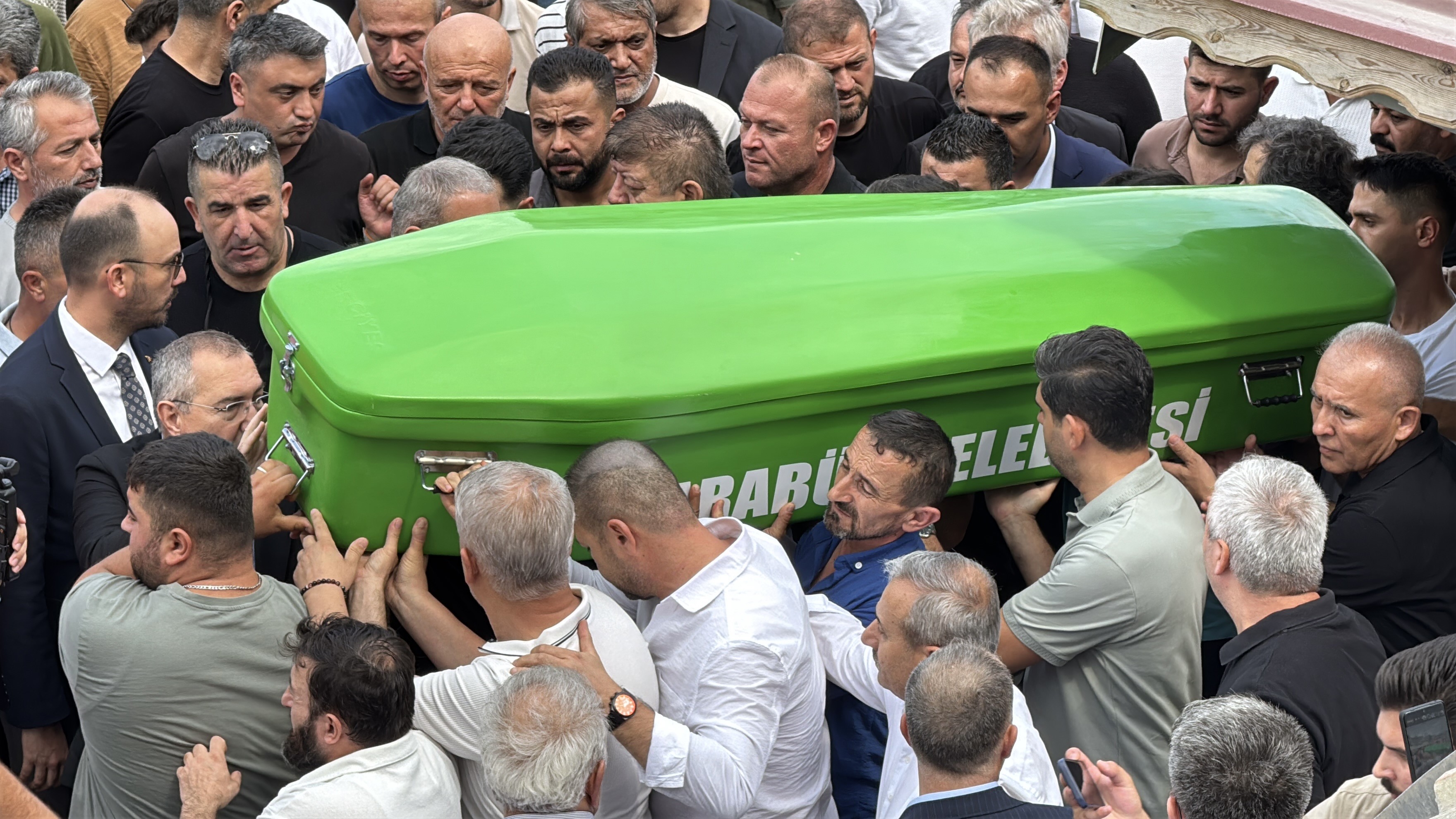 İş Kazasında Yaşamını Yitiren Stajyer Öğrenci Gözyaşlarıyla Uğurlandı 2