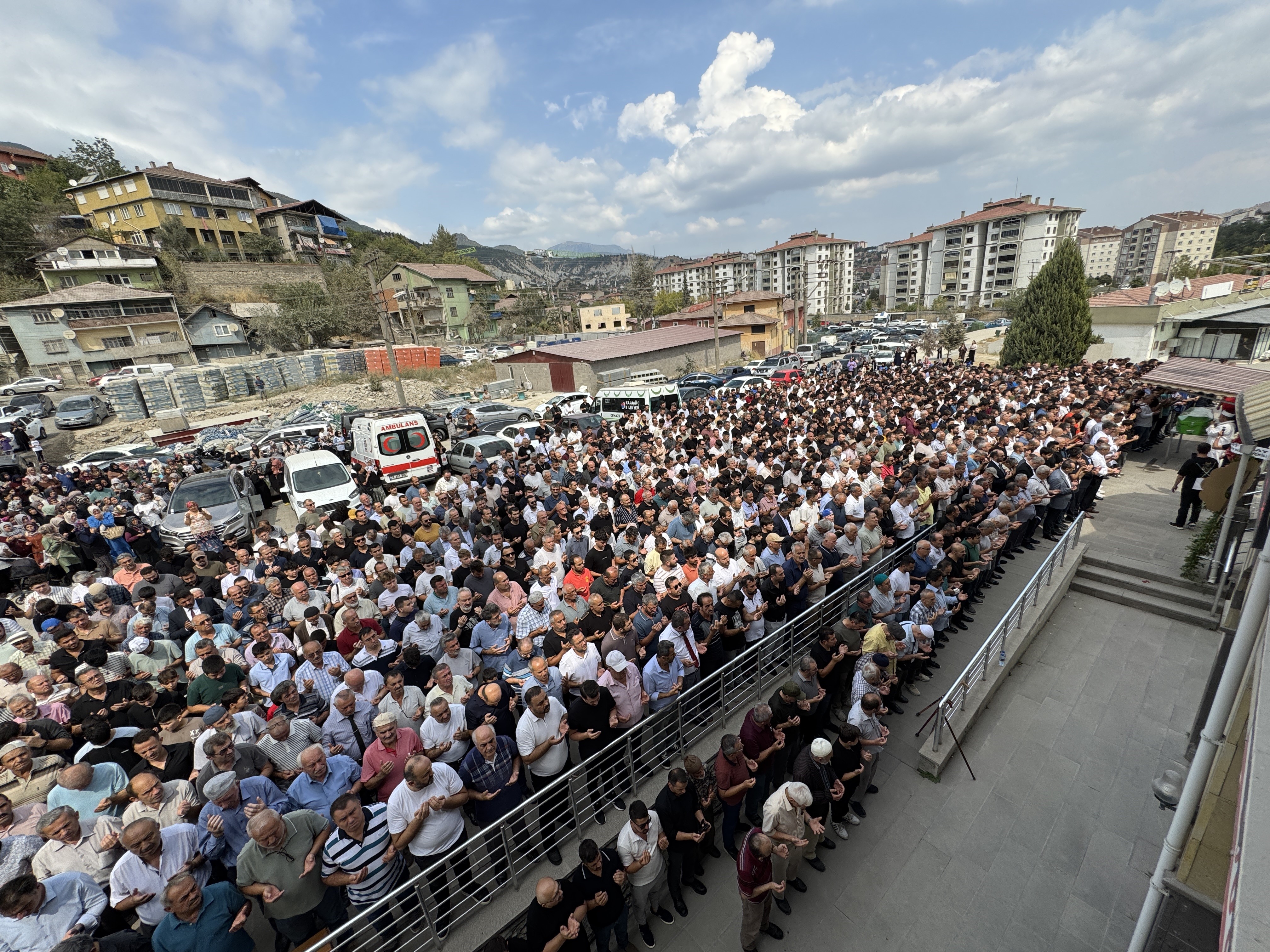 İş Kazasında Yaşamını Yitiren Stajyer Öğrenci Gözyaşlarıyla Uğurlandı 22