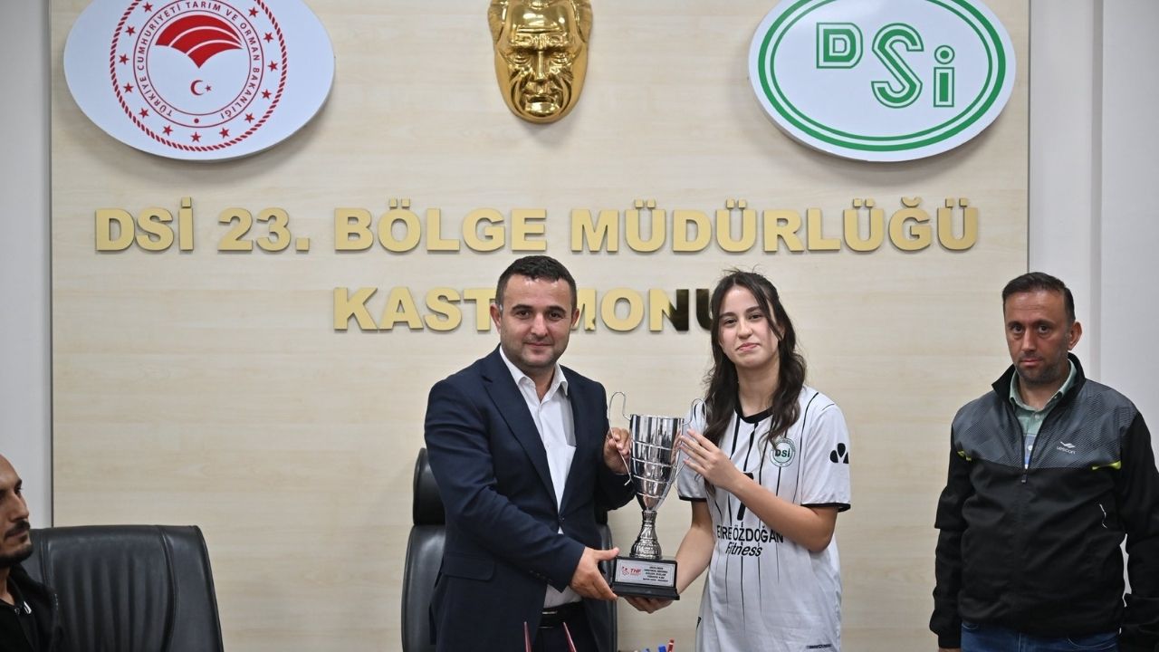 Kastamonu Bölge Müdürü, Türkiye 4.’Sü Olan Takımı Ağırladı (1)