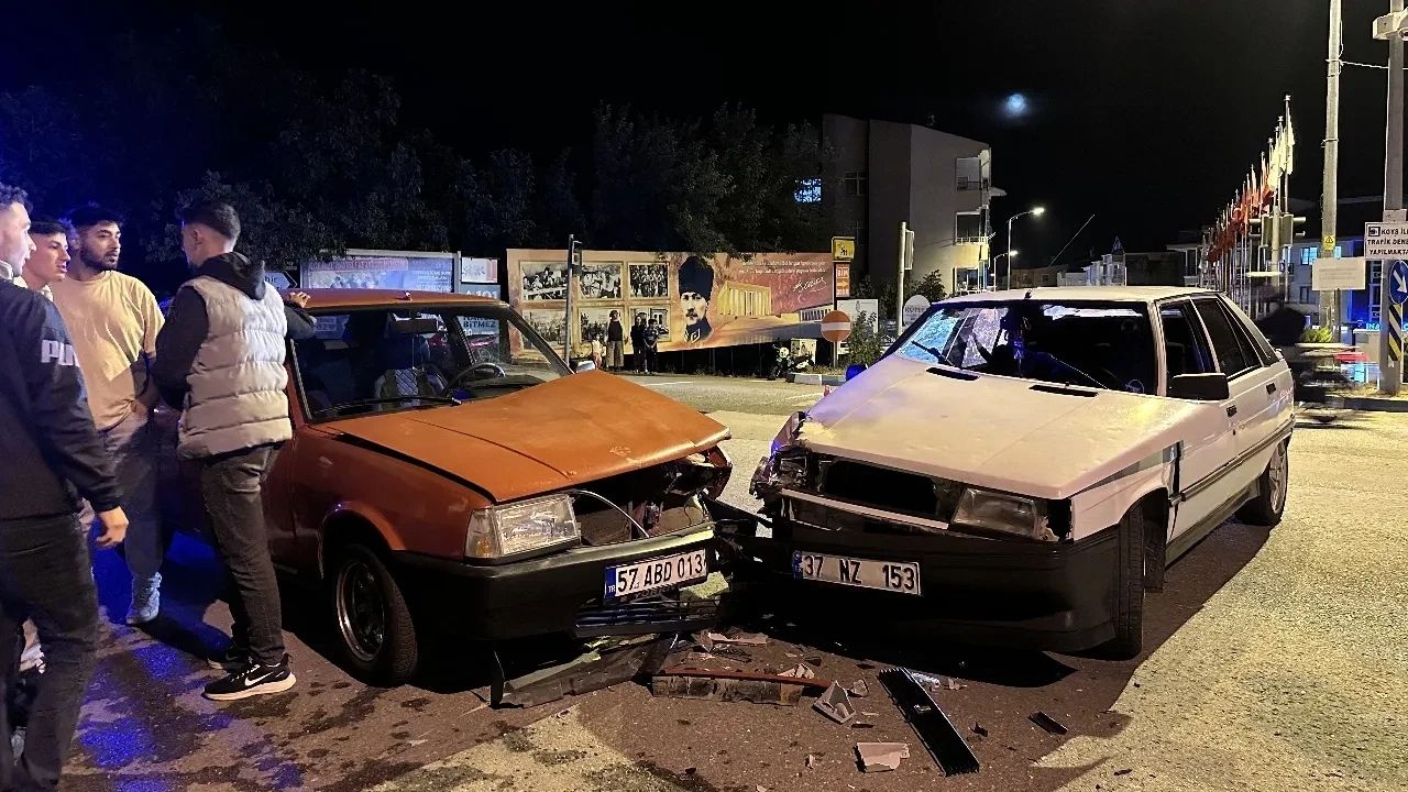 Kastamonu Plakalı Araç Da Kazaya Karıştı Yaralılar Var! (1)