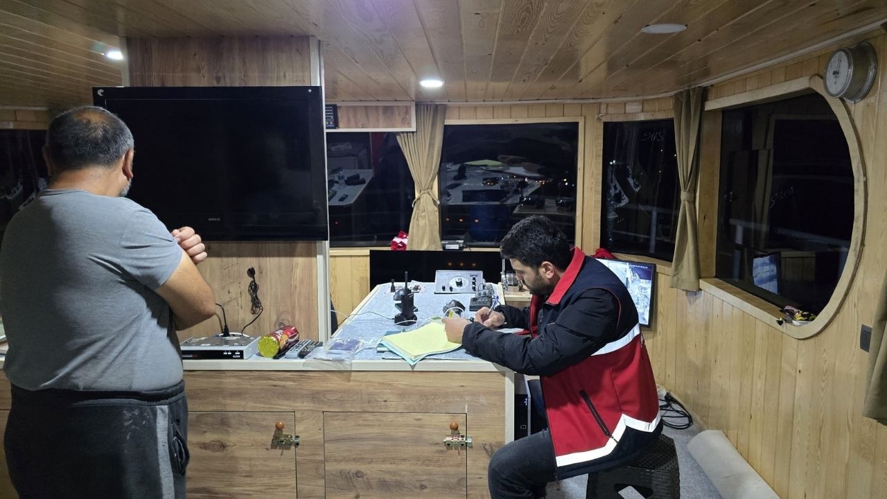 Kastamonu Sahilinde Hamsi Bereketi Tam 2 Bin 970 Kilo Yakalandı! (6)