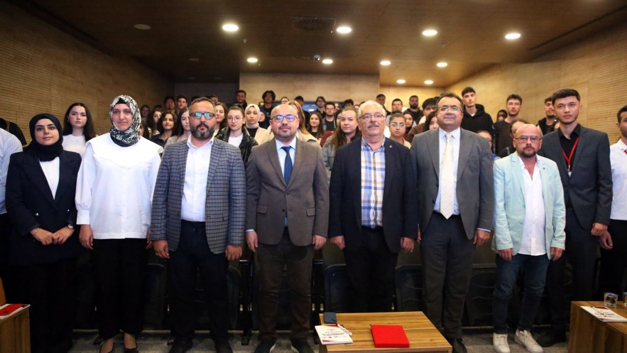 Kastamonu Üniversitesi’nde ‘Sektöre İlk Adım’ Söyleşileri Başladı (1)