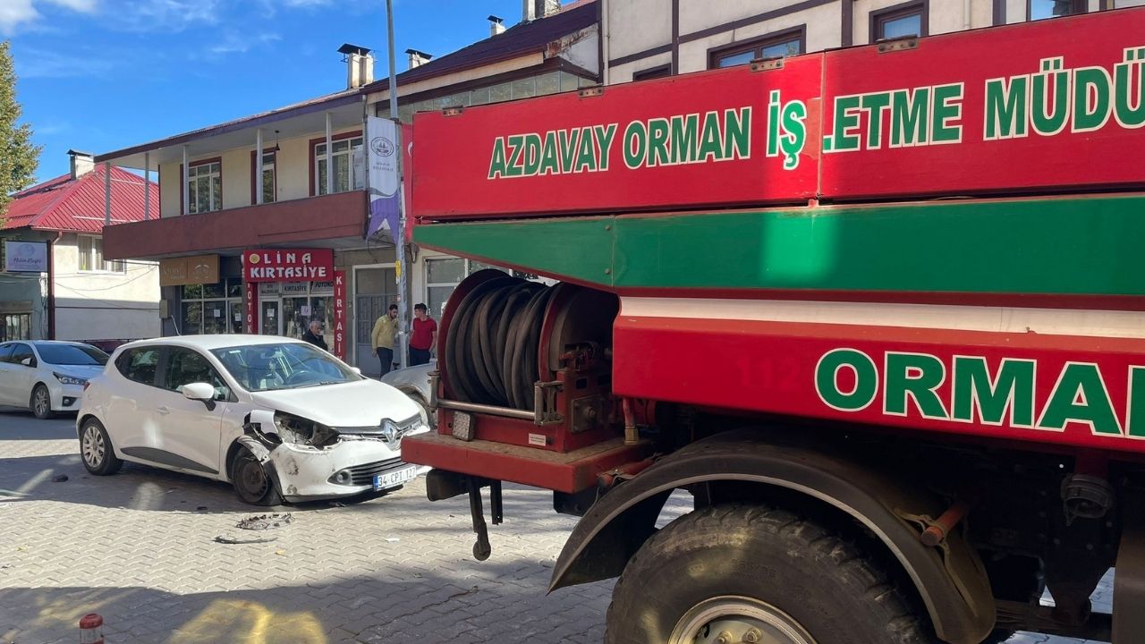 Kastamonu’da Arazöz Ile Otomobil Çarpıştı Facia Kıl Payı Atlatıldı! (2)