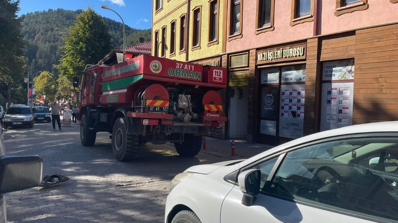 Kastamonu’da Arazöz Ile Otomobil Çarpıştı Facia Kıl Payı Atlatıldı! (4)
