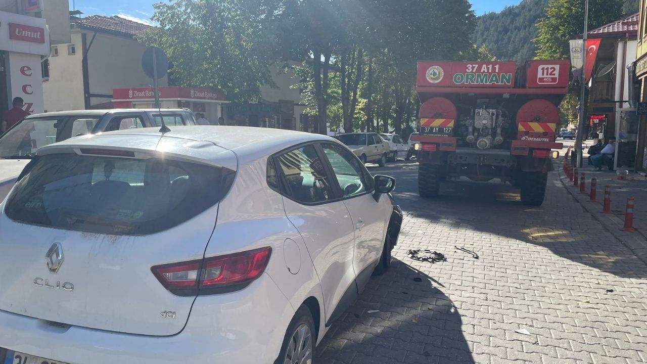 Kastamonu’da Arazöz Ile Otomobil Çarpıştı Facia Kıl Payı Atlatıldı! (5)
