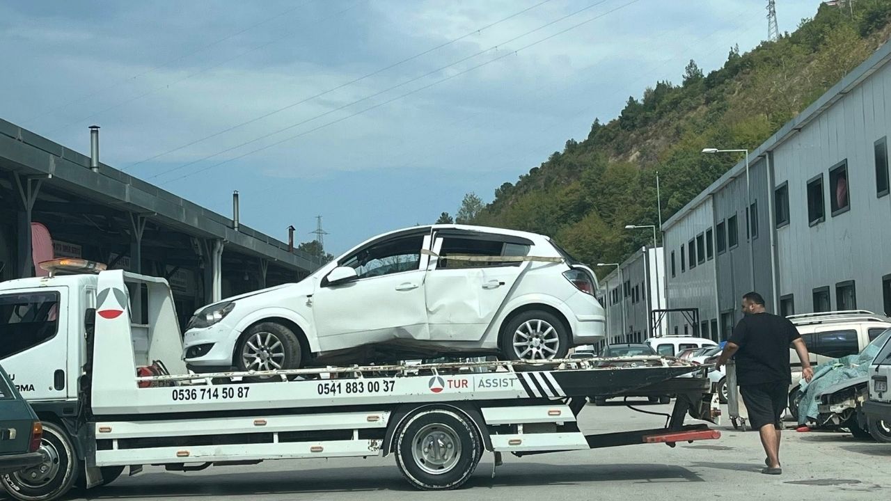 Kastamonu’da Feci Kaza Arı Panik Yarattı, 2 Kişi Yaralandı (1)