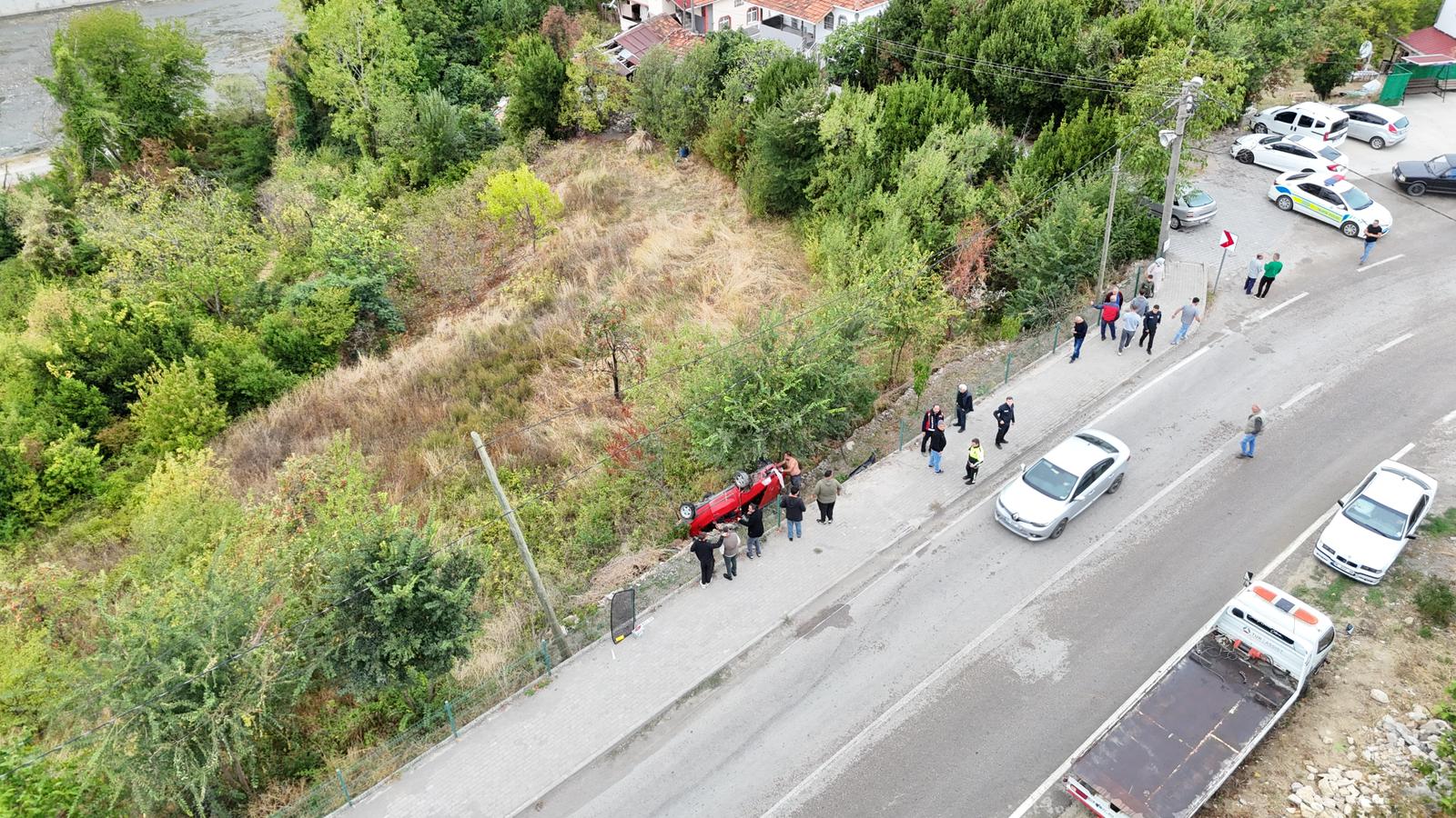 Kastamonu'da Feci Kaza Otomobil Uçuruma Yuvarlandı! 2