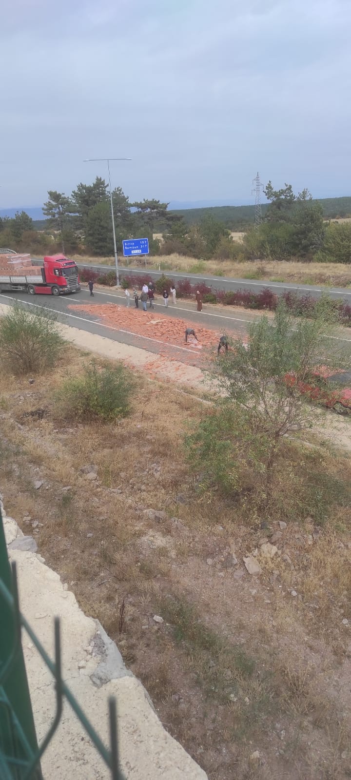 Kastamonu'da Feci Kaza Tırdaki Tuğlalar Yola Saçıldı! 88