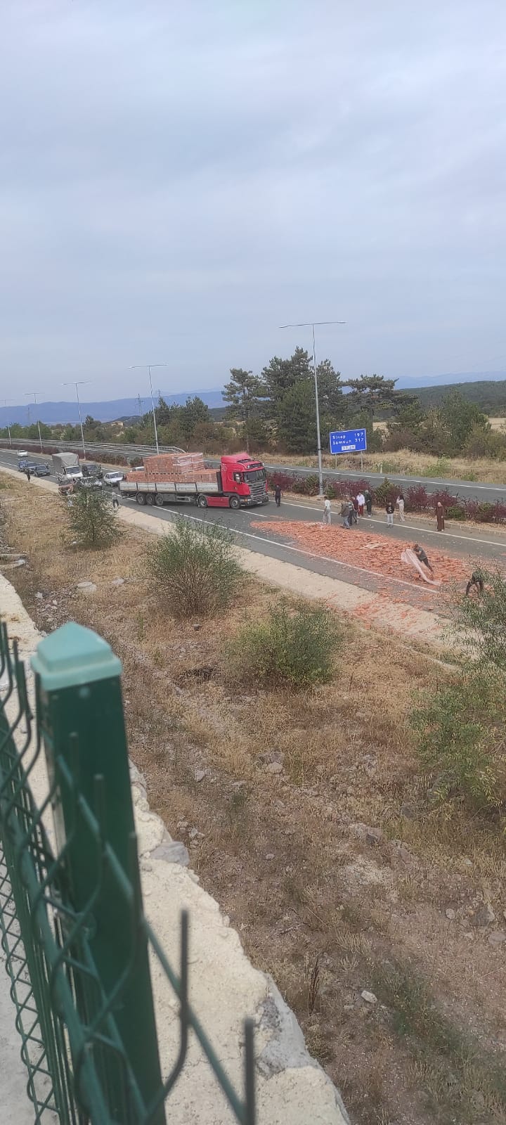 Kastamonu'da Feci Kaza Tırdaki Tuğlalar Yola Saçıldı!