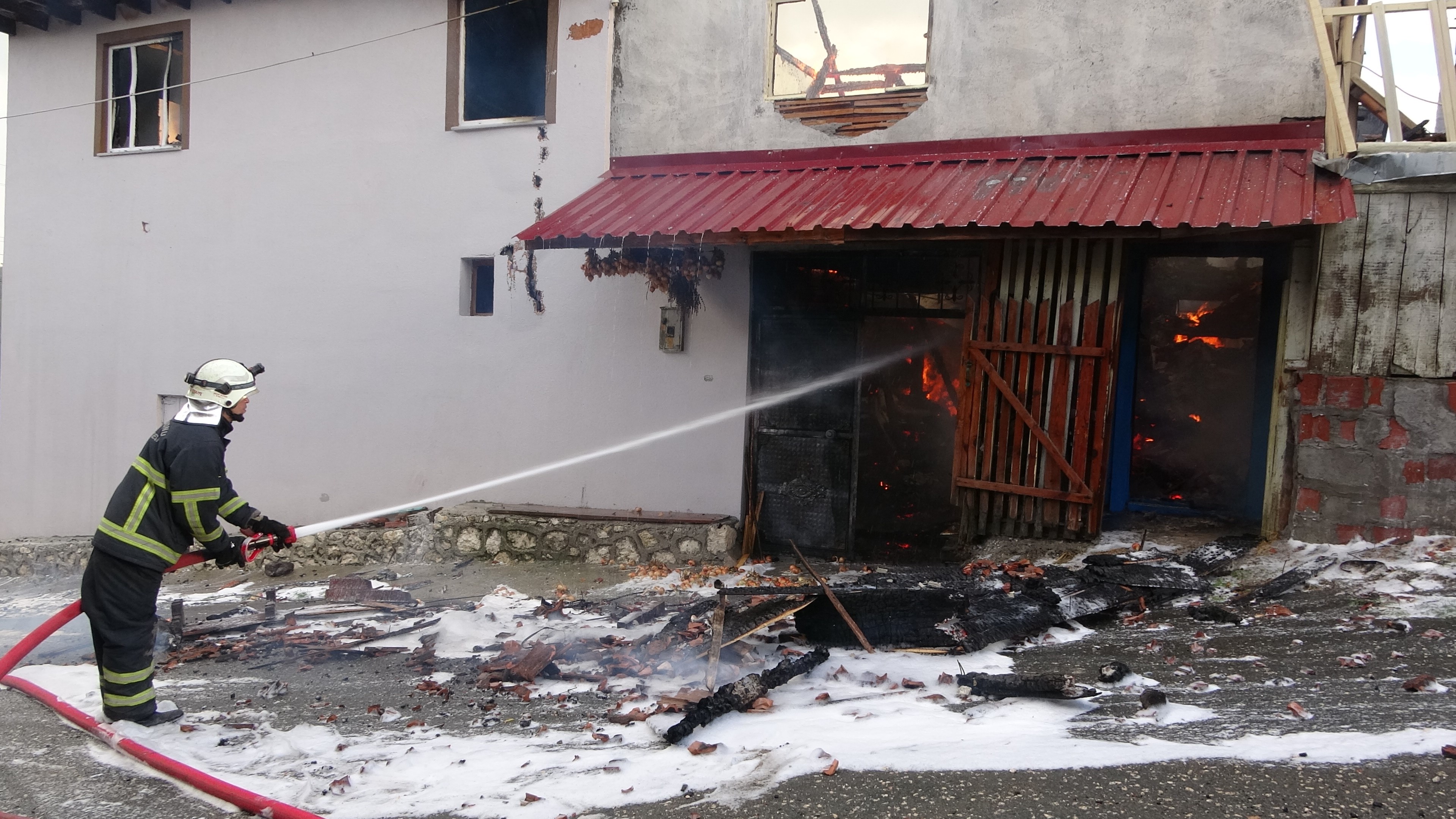Kastamonu'da Iki Katlı Konak Alev Alev Yandı 10