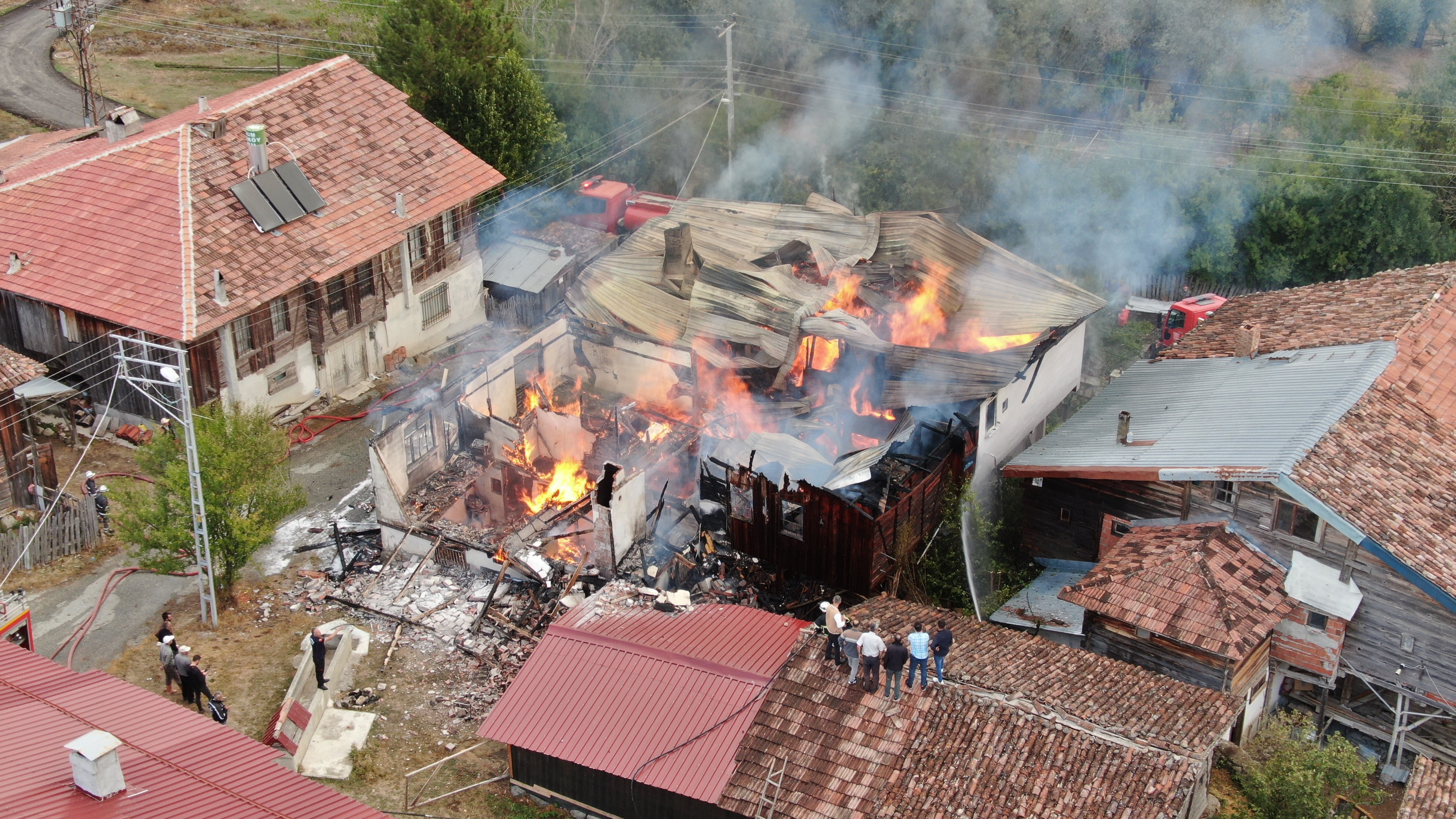 Kastamonu'da Iki Katlı Konak Alev Alev Yandı 22