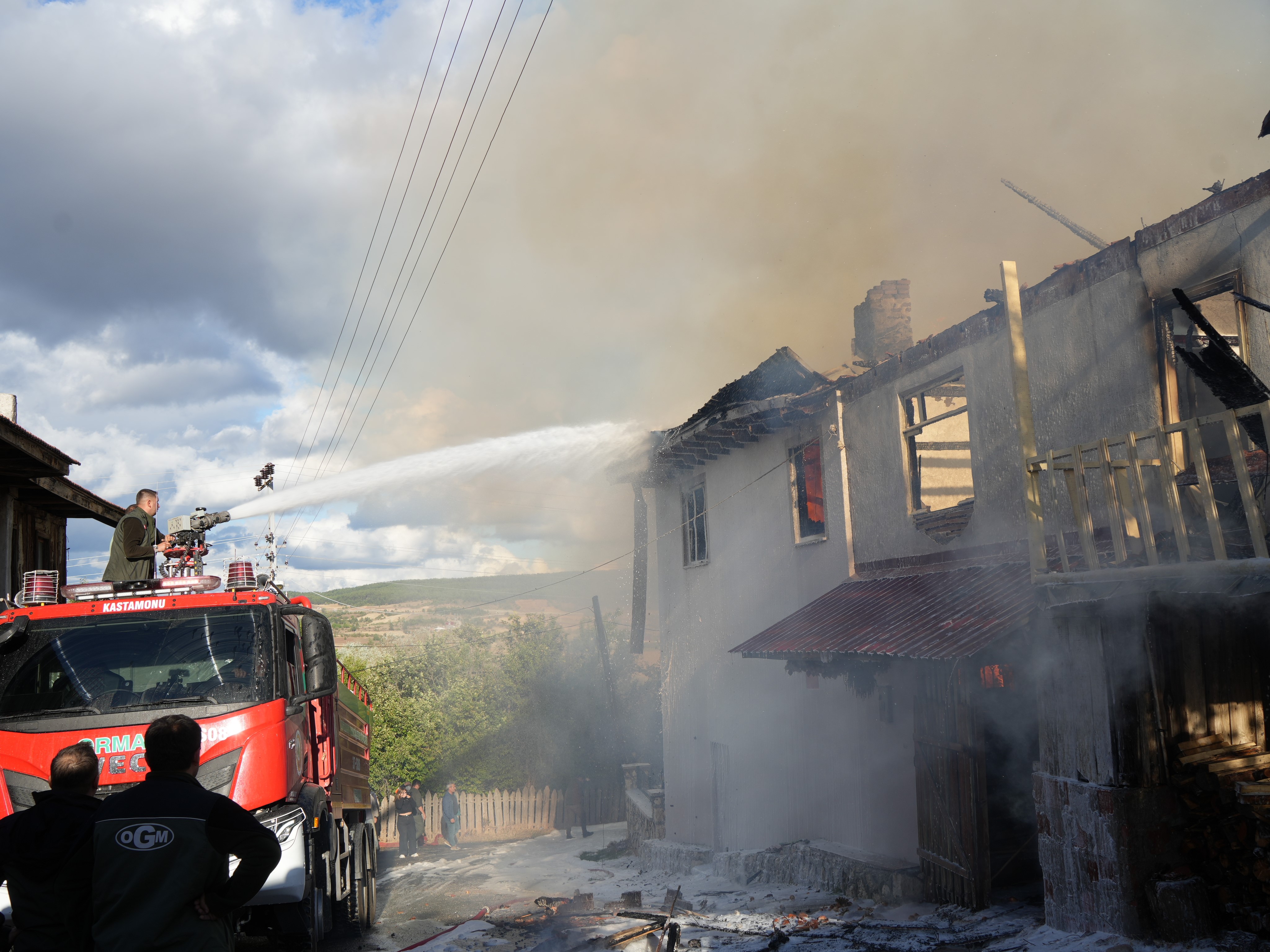 Kastamonu'da Iki Katlı Konak Alev Alev Yandı 4